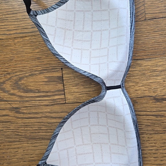 Victoria's Secret No Wire Lightly Padded Bra, Adjustable Straps 32B - Picture 6 of 10